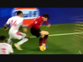 Simply utd victor lindelof injured can hardly run yet still puts his body on the line for the clu