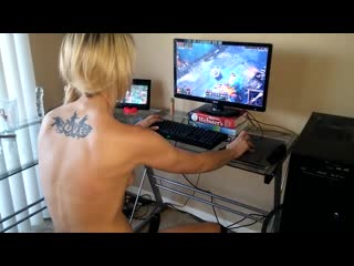 Ginger banks playing league of legends while fucking herself