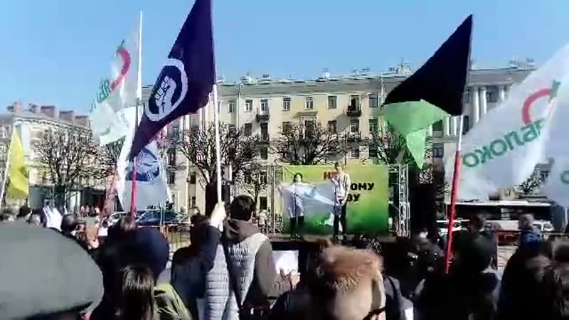 Выступление на митинге против призыва в армию