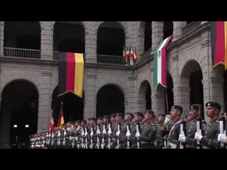 Merkel krank zitteranfälle häufen sich! gestern 2017 mexico und trump war böse!