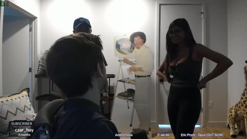 Mia khalifa на стриме у парня, стример, упругая грудь, дойки