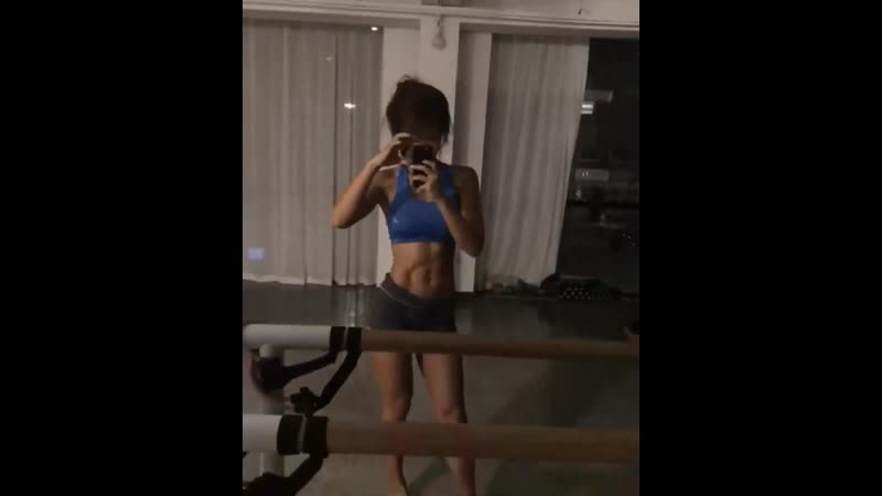 Разве плохо, если на улице непогода, можно сниматься на телефон сколько угодно