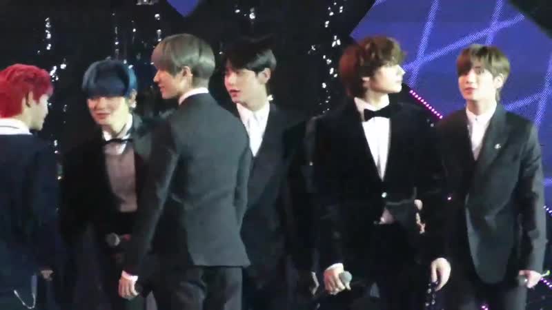 Yeonjun greeting felix, hyunjin and changbin