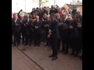 Barcelona directors paid their respects by laying a wreath at the hillsborough memorial on behalf of the club