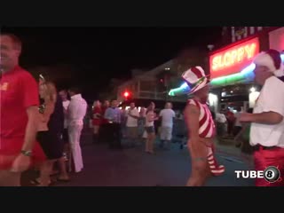 Праздник голой груди mega porno