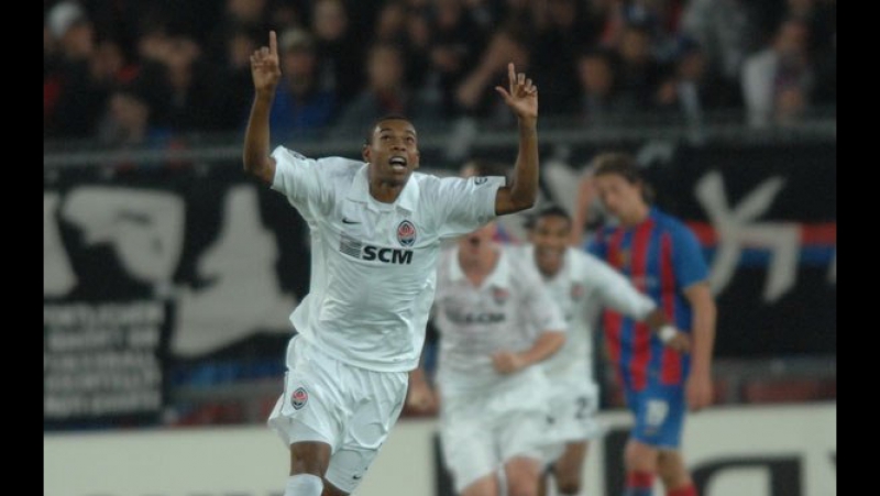 Супергол фернандиньо в матче базель шахтер (сезон 2008/09)