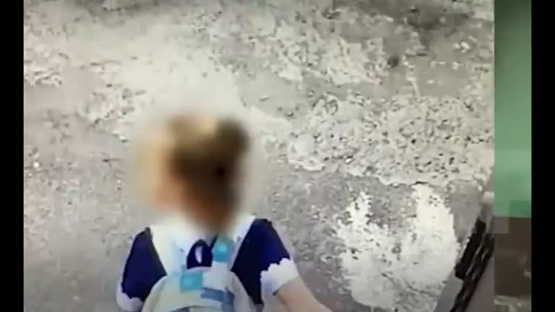 Поджидал ребёнка в подъезде