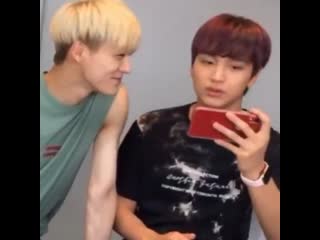 Haechan jeno look at the phone not me jeno