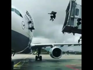 Опоздал на самолет