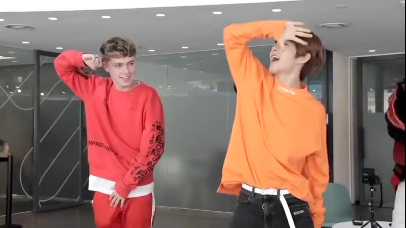 Dance teacher renjun