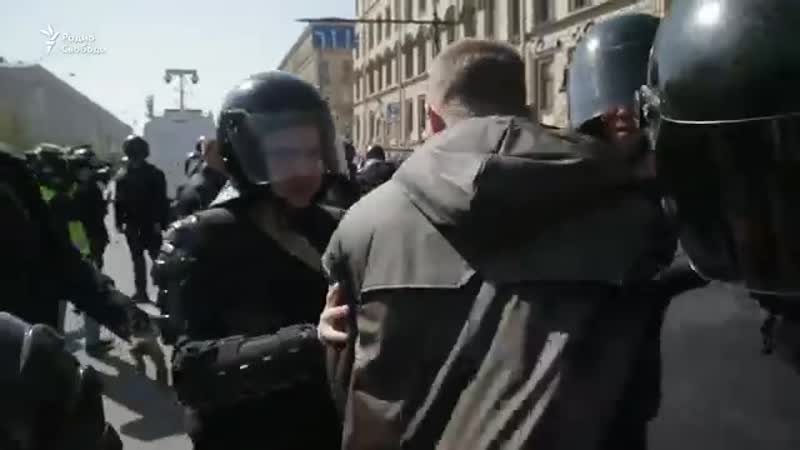 Задержаны и избиты в петербурге жестко разогнали согласованное шествие оппозиции {1 05 2019}