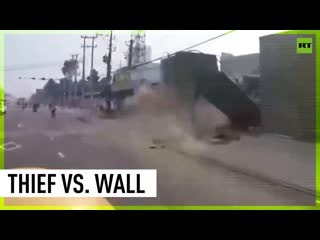 Epic 20 kilometer car chase in vietnam ends in wall crash