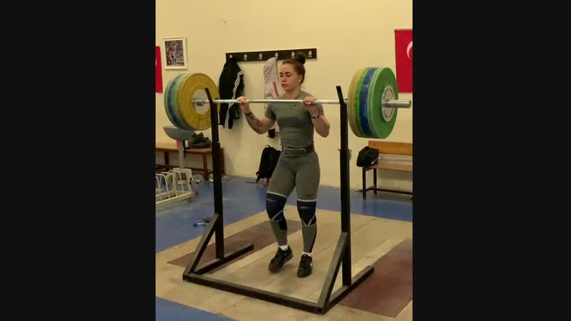 Rebeka koha приседания на груди 135