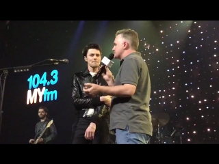 @jamesbaymusic is talking to @go4valentine about making his new album electriclight 💡! mystagejamesbay httpst cozmttcjqyv6