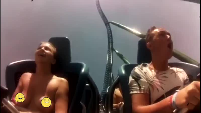 Катание на американских горках без лифчика