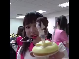 Aah so cute the yena figurine on the cupcake had the duck lips as well