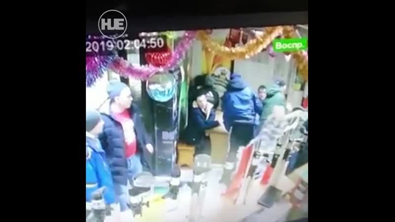 В краснотурьинске молодого парня порезали в баре его бывшая жена и бывшая тёща