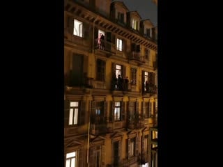 Italians ‘do the macarena’ from their balconies amid coronavirus