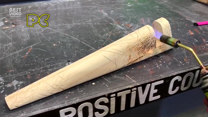 Светящийся стол из кристаллов и эпоксидной смолы