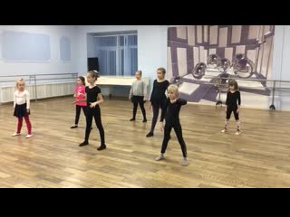 Разминка "моана" в группе 7 18 лет