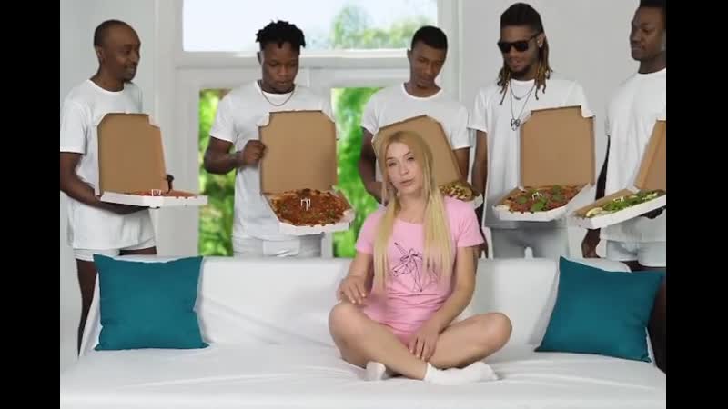 Реклама пиццы с порно аллюзией