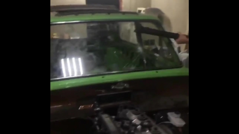 Когда поставил лобовое