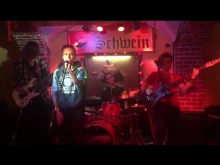 Beowulf is alive (live в клубе schwein)