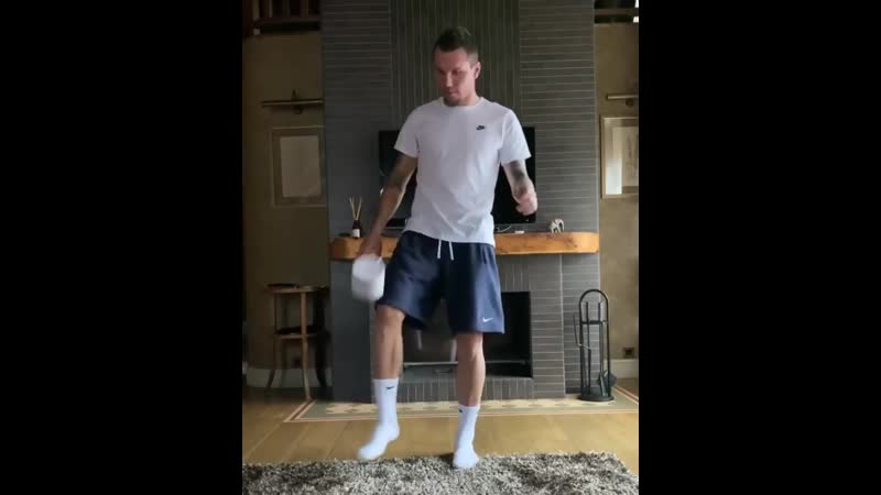 Заболотный присоединился к челленджу с бумагой