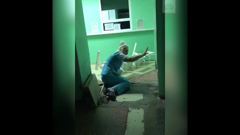 Пьяная медсестра в омском травмпункте