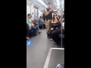 Cheio de lugar no metrô, mas