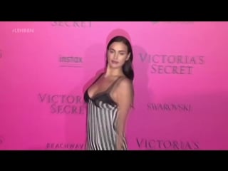 Vsfs 2016 pregnant irina shayk on red carpet | lehren hollywood