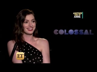 Anne hathaway говорит о съёмках «ocean's 8» с рианной