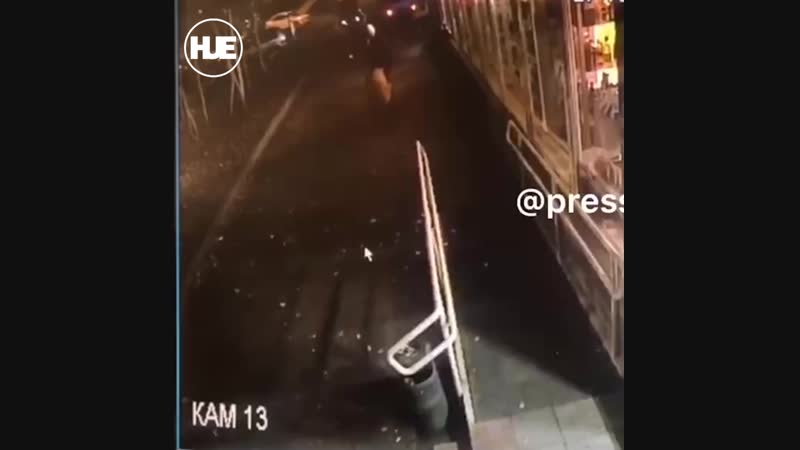 Сегодня арестуют неадеквата, избившего битой молодого отца с ребёнком