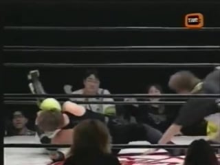 Meiko satomura, lioness asuka vs dynamite kansai, mayumi ozaki (gaea japan )