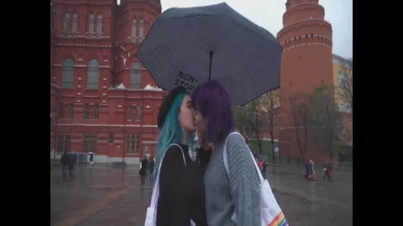 Саша кэт сосется с телкой // лезби поцелуй