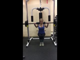Приседания в смите, выполняет яна, член клуба refit на ул 8 марта, 59, тренер олег!👍👍👍