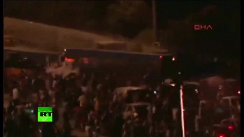 Столкновения в стамбуле танки давят людей и машины