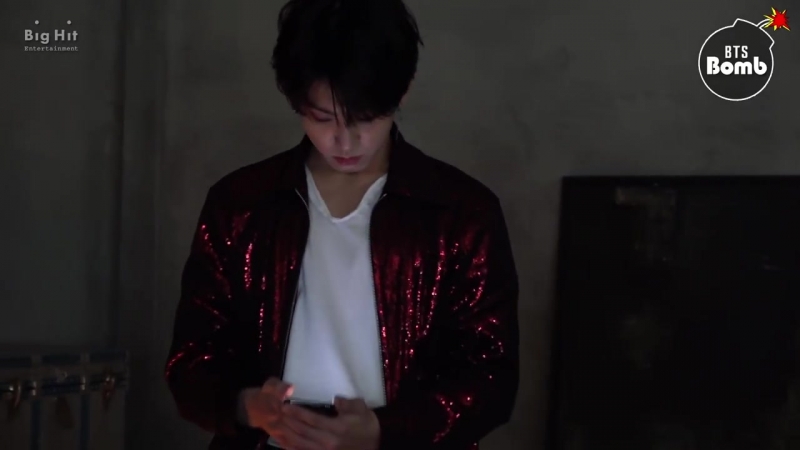 [bangtan bomb] taking a photo carefully by jk bts (방탄소년단)