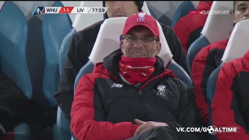 Клопп играет на камеру )