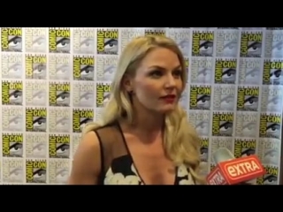 Jennifer morrison tells #extratv why emma is “the most terrifying threat storybrooke has ever seen ”