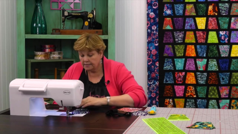 Make an easy sashed tumbler quilt!