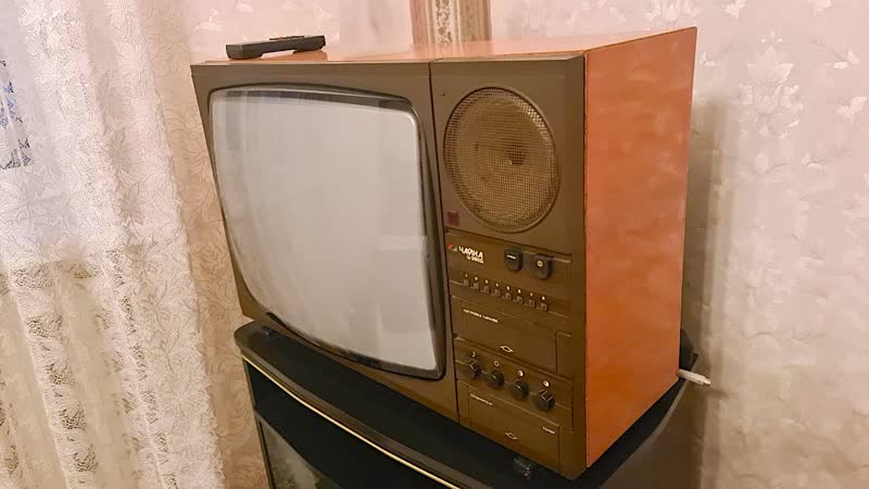 Сестра хотела выкинуть старый телевизор, но мы её остановили покажу, какую стильную и функциональную вещь мы из него сделали