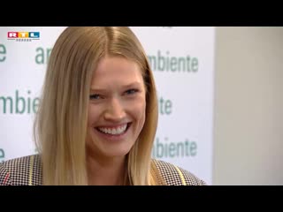 Toni garrn hautnah topmodel auf der frankfurter messe "ambiente"