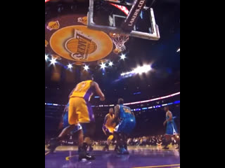 Kobe dunks on okafor☠️