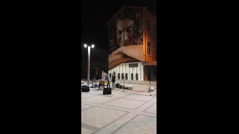 Вулиця вітає кузьму