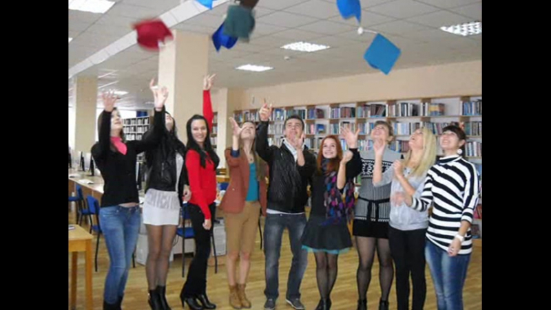 Бібліотека сумду вітає чарівних студенток з 8 березня