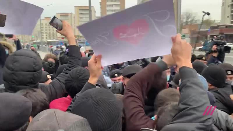 Мусульмане протестуют у посольства франции в москве