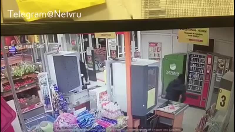 Сумма ущерба не известна, сам банкомат со следами вскрытия уже обнаружен в лесопарковой зоне надеемся у ребят все будет хорошо