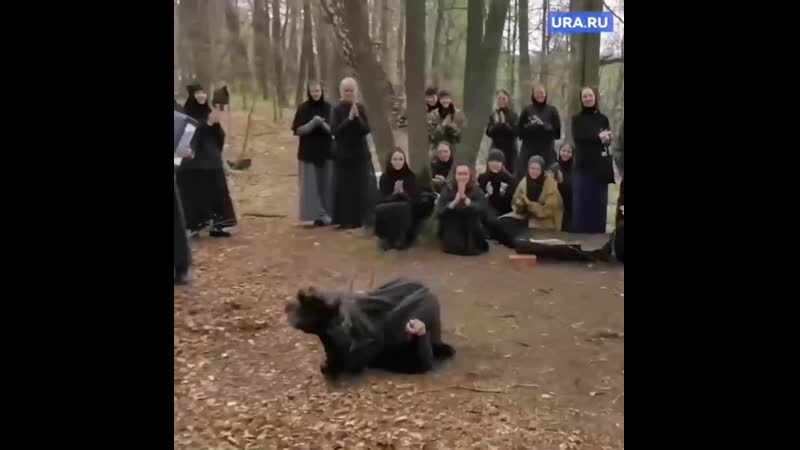 Танцы монашек из захваченного сергием монастыря {}