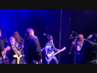 Dave grohl, corey taylor, scott ian cover pantera walk with rex brown, charlie benanti dimebash